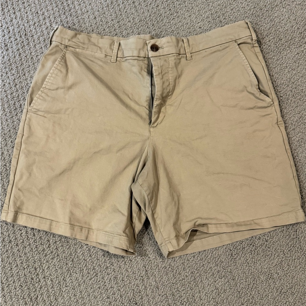 GAP 8-Inch Shorts in Beige